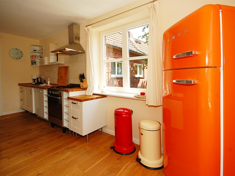 Smeg Kühlschrank Orange : Kunterbunt appartementvermittlung pirko schmidt Smeg Kühlschrank Orange : Kunterbunt appartementvermittlung pirko schmidt